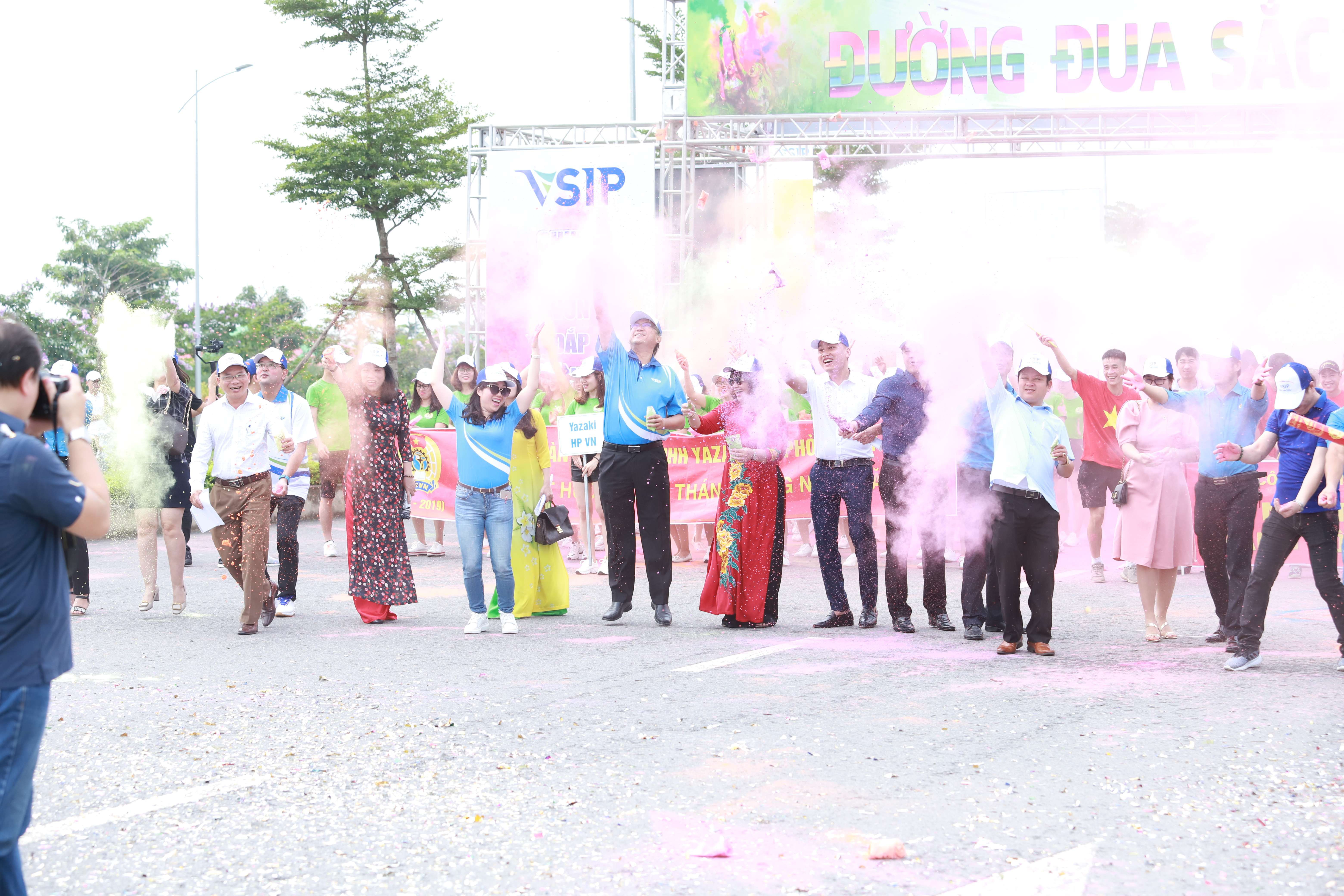 Color Me Run_opening ceremony-min.JPG