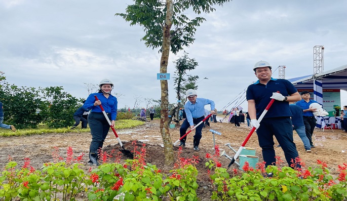 VSIP QUANG NGAI LAUNCHED THE CEREMONY OF TET TREE PLANTING MOVEMENT FOR ETERNITY GRATEFUL TO UNCLE HO